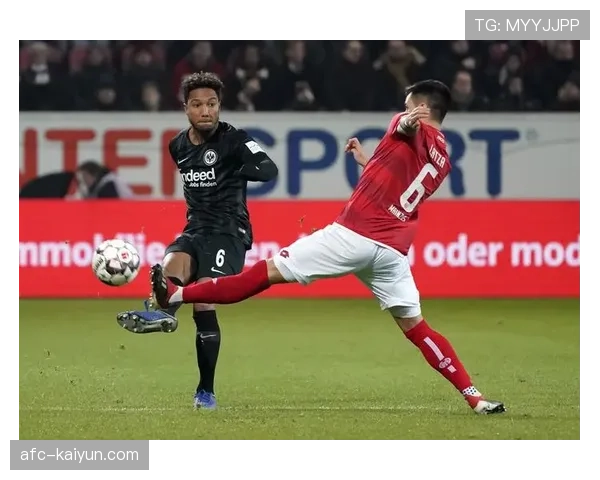 美因茨主场突发技术故障,比赛因照明问题中断8分钟